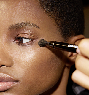 Chanel Cruise 2026, Lago di Como backstage beauty