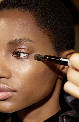 Chanel Cruise 2026, Lago di Como backstage beauty