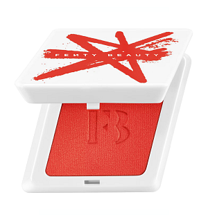 FENTY BEAUTY  Fenty Cheeks – Pudrová tvářenka v odstínu daiquiri dip  Dostupnost: Sephora  Cena: 690 Kč