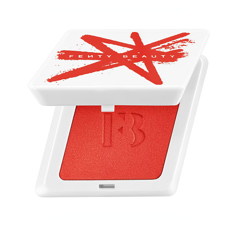 FENTY BEAUTY  Fenty Cheeks – Pudrová tvářenka v odstínu daiquiri dip  Dostupnost: Sephora  Cena: 690 Kč