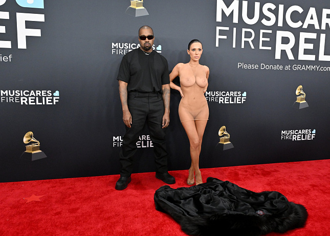 Bianca Censori a Kayne West na Grammy's 2025