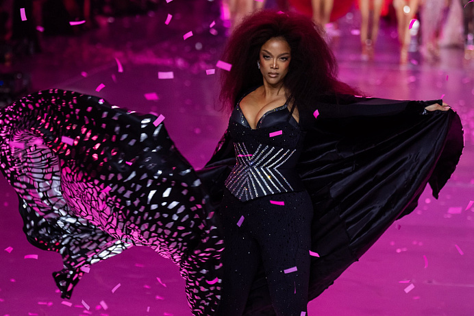 Tyra Banks na Victoria's Secret show 2024